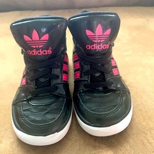 Girls Adidas hightop sneakers sz7